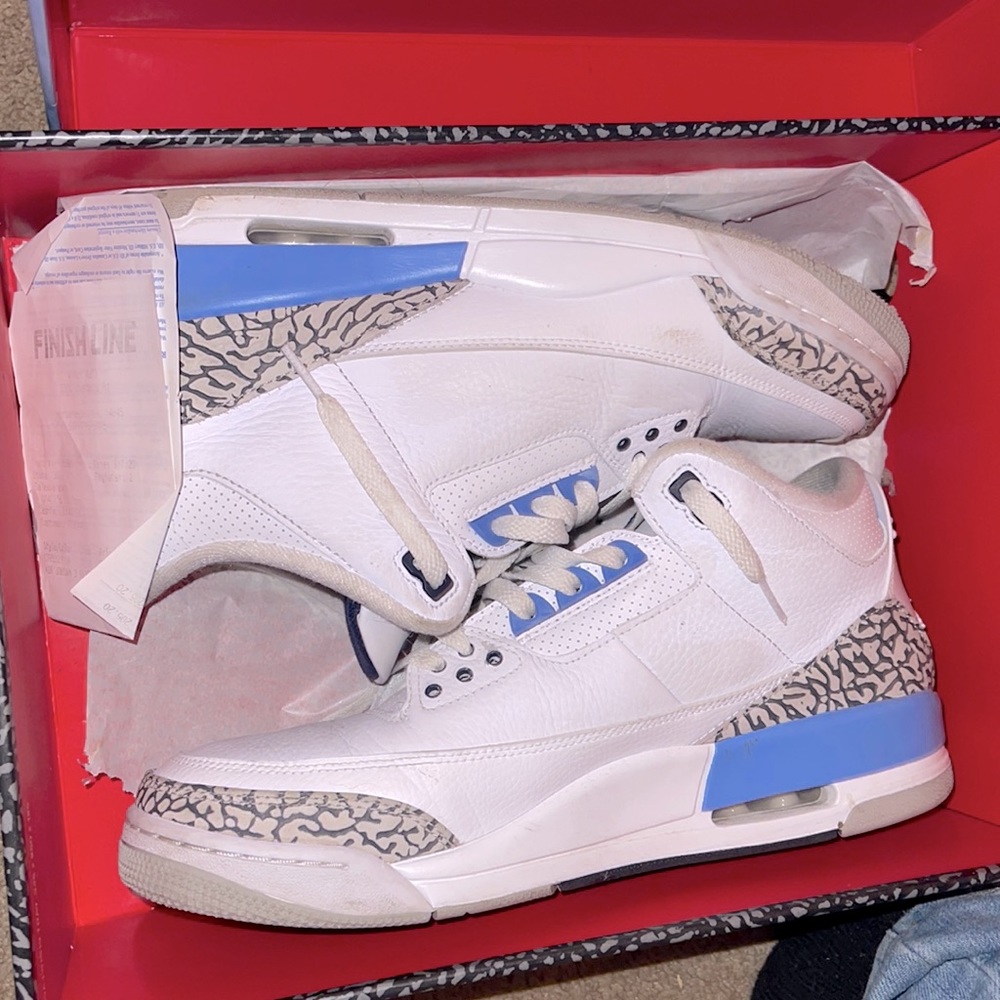Unc 3 ,unc offwhite 1s ,Paris 5s ,hit me with offers etc  , sizes 10-11.5.📲📲